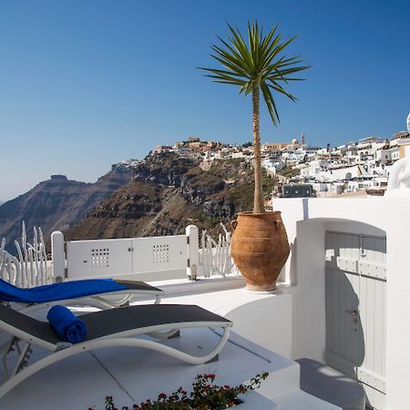 Trieris Villa & Suites Фира Екстериор снимка