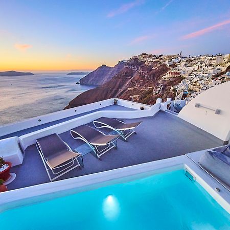 Trieris Villa & Suites Фира Екстериор снимка