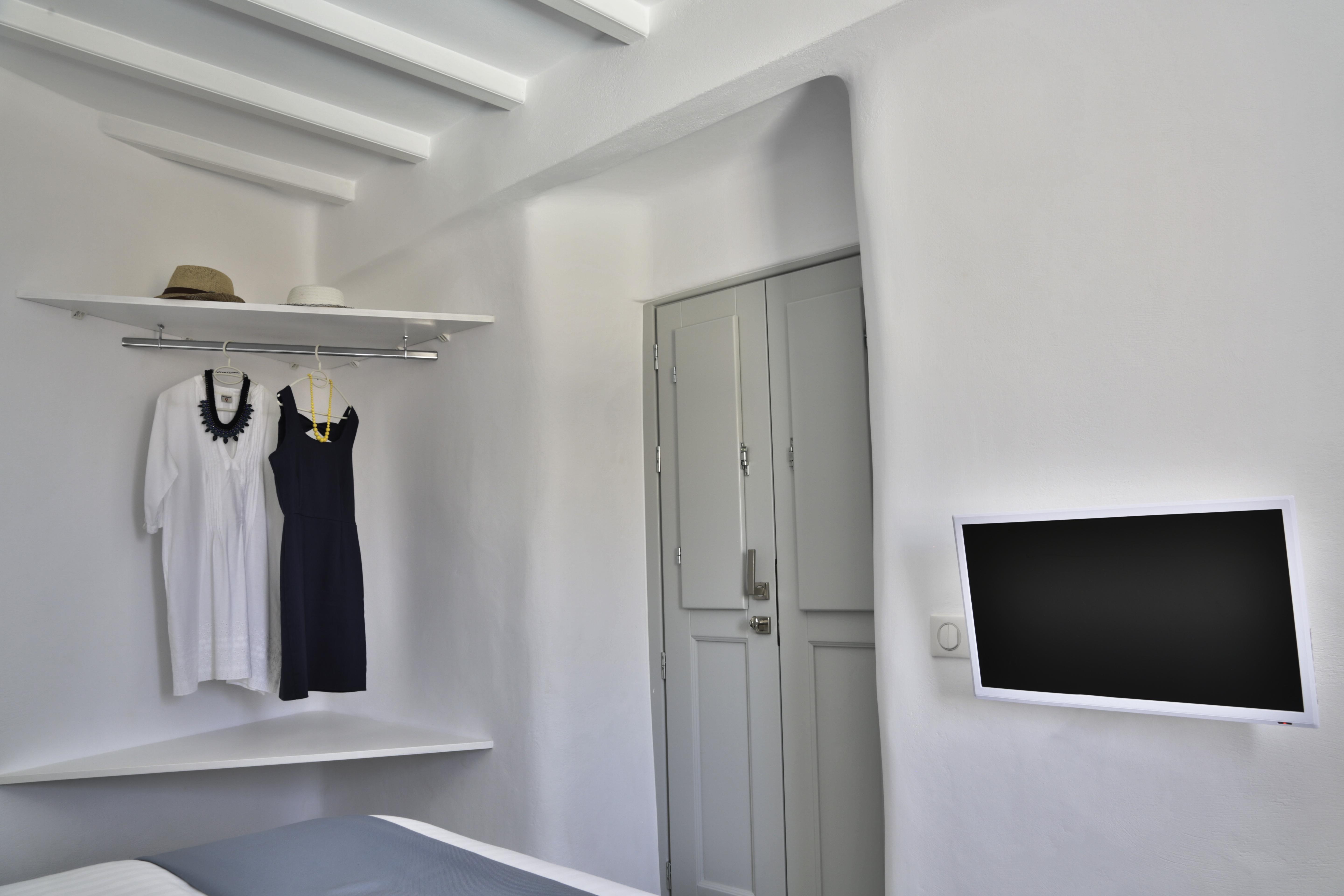 Trieris Villa & Suites Фира Екстериор снимка