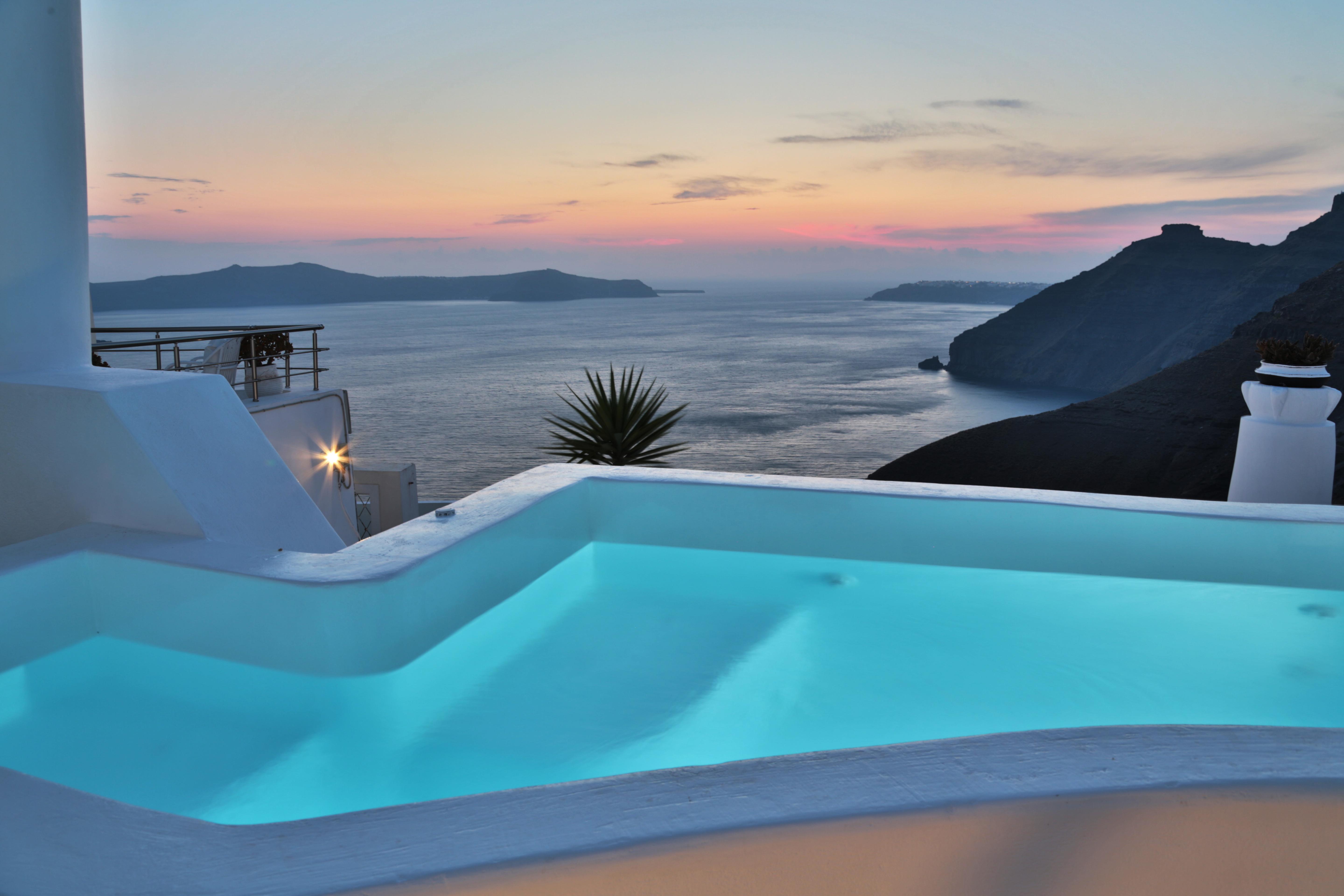 Trieris Villa & Suites Фира Екстериор снимка
