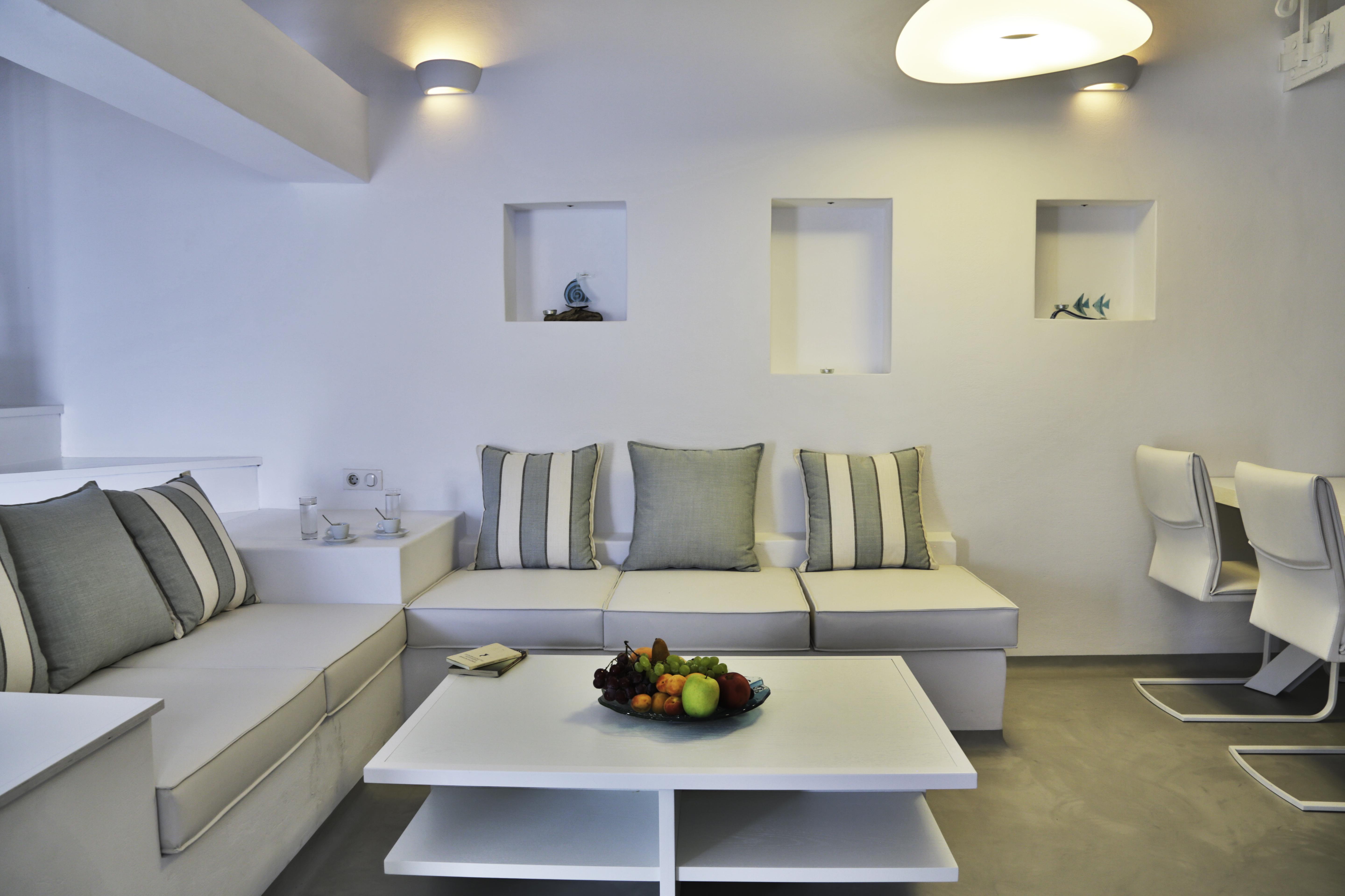 Trieris Villa & Suites Фира Екстериор снимка