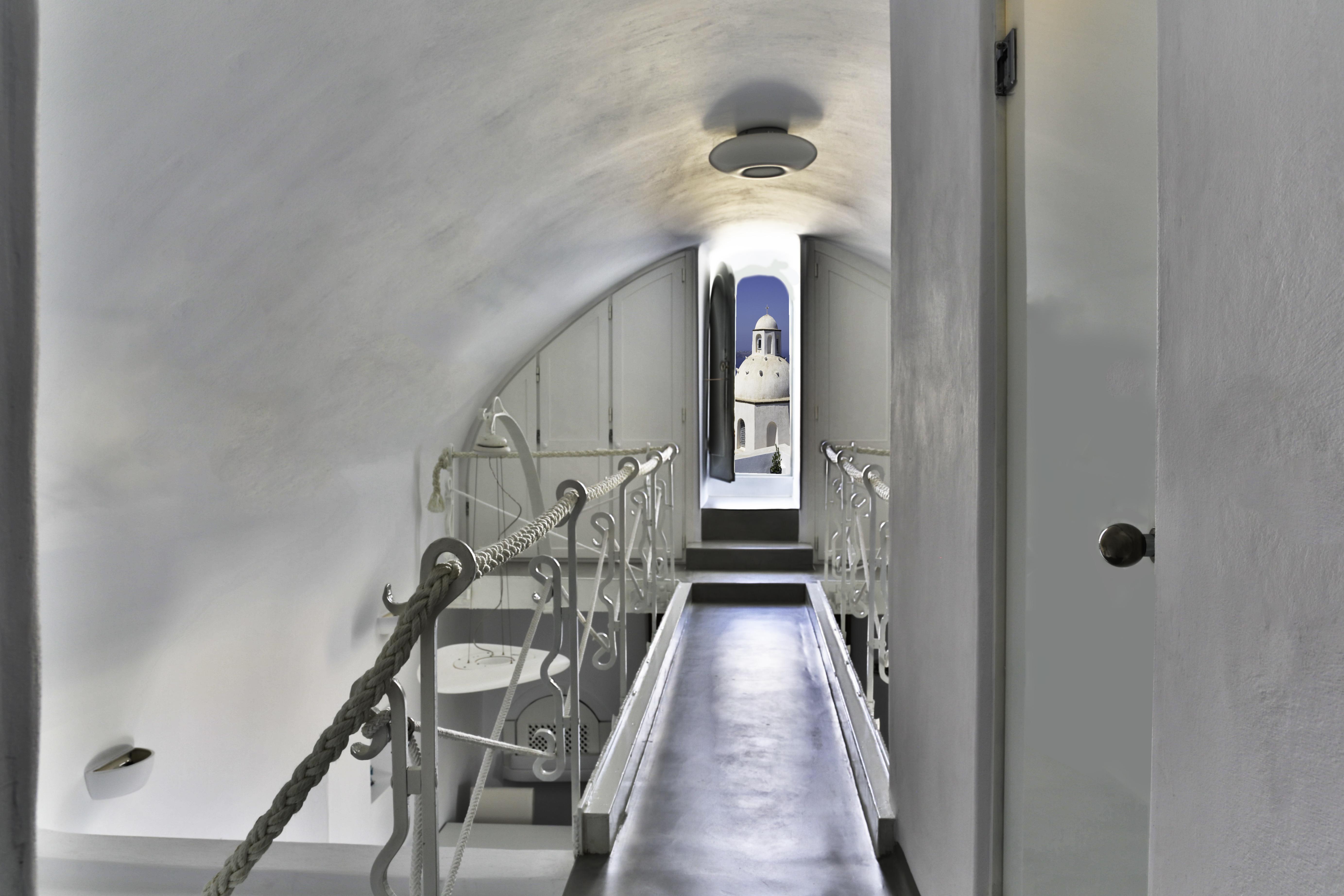 Trieris Villa & Suites Фира Екстериор снимка