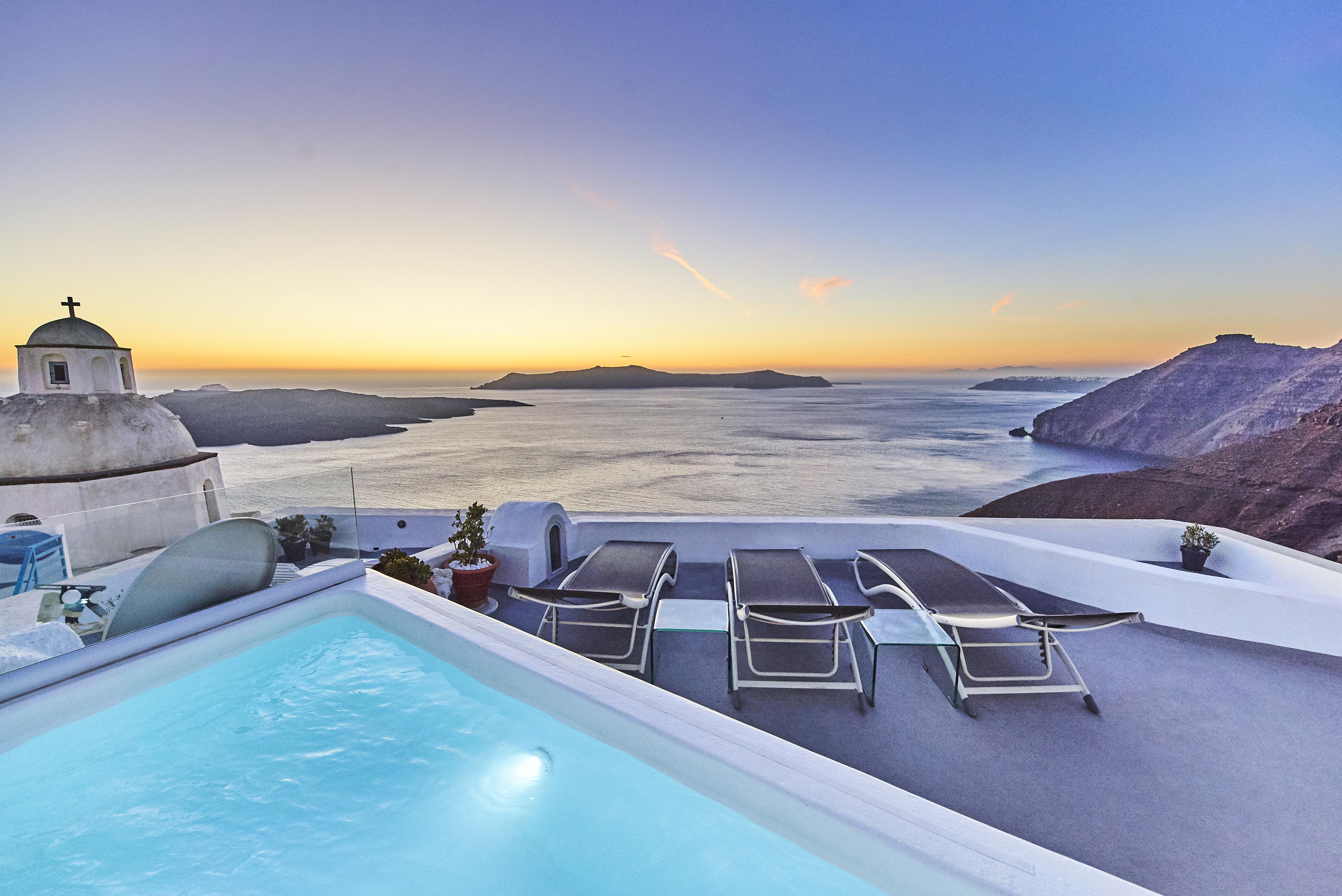 Trieris Villa & Suites Фира Екстериор снимка