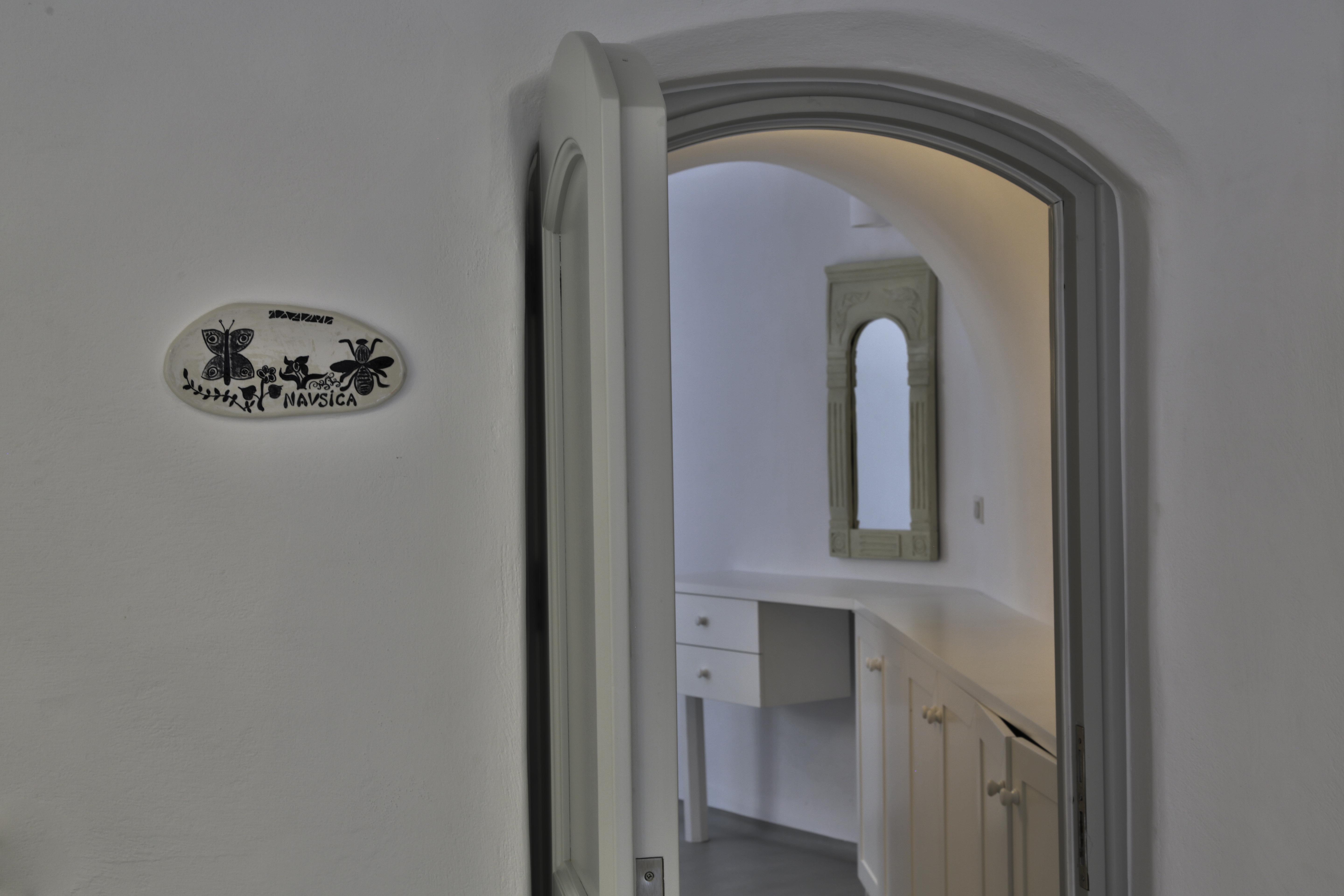 Trieris Villa & Suites Фира Екстериор снимка