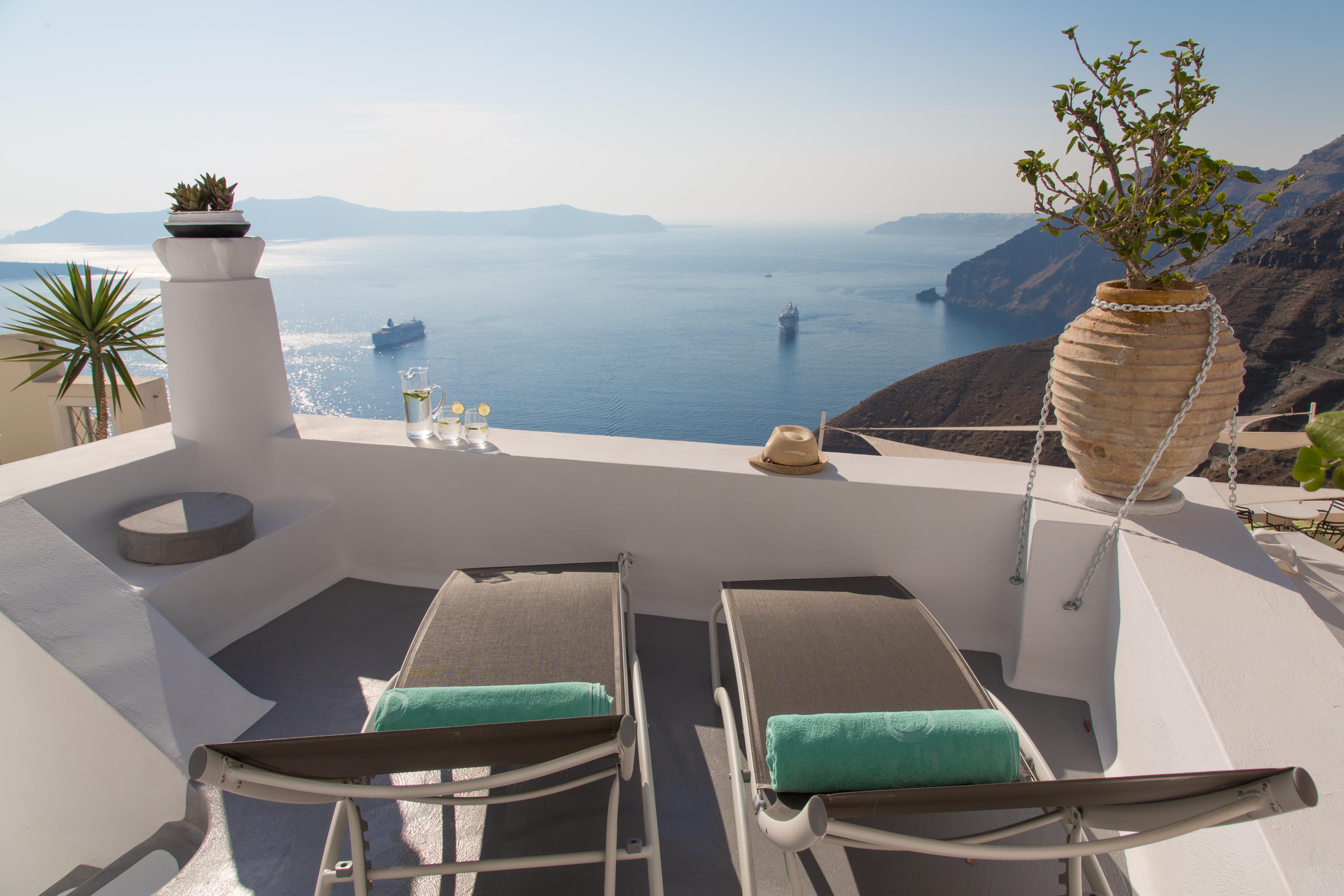 Trieris Villa & Suites Фира Екстериор снимка
