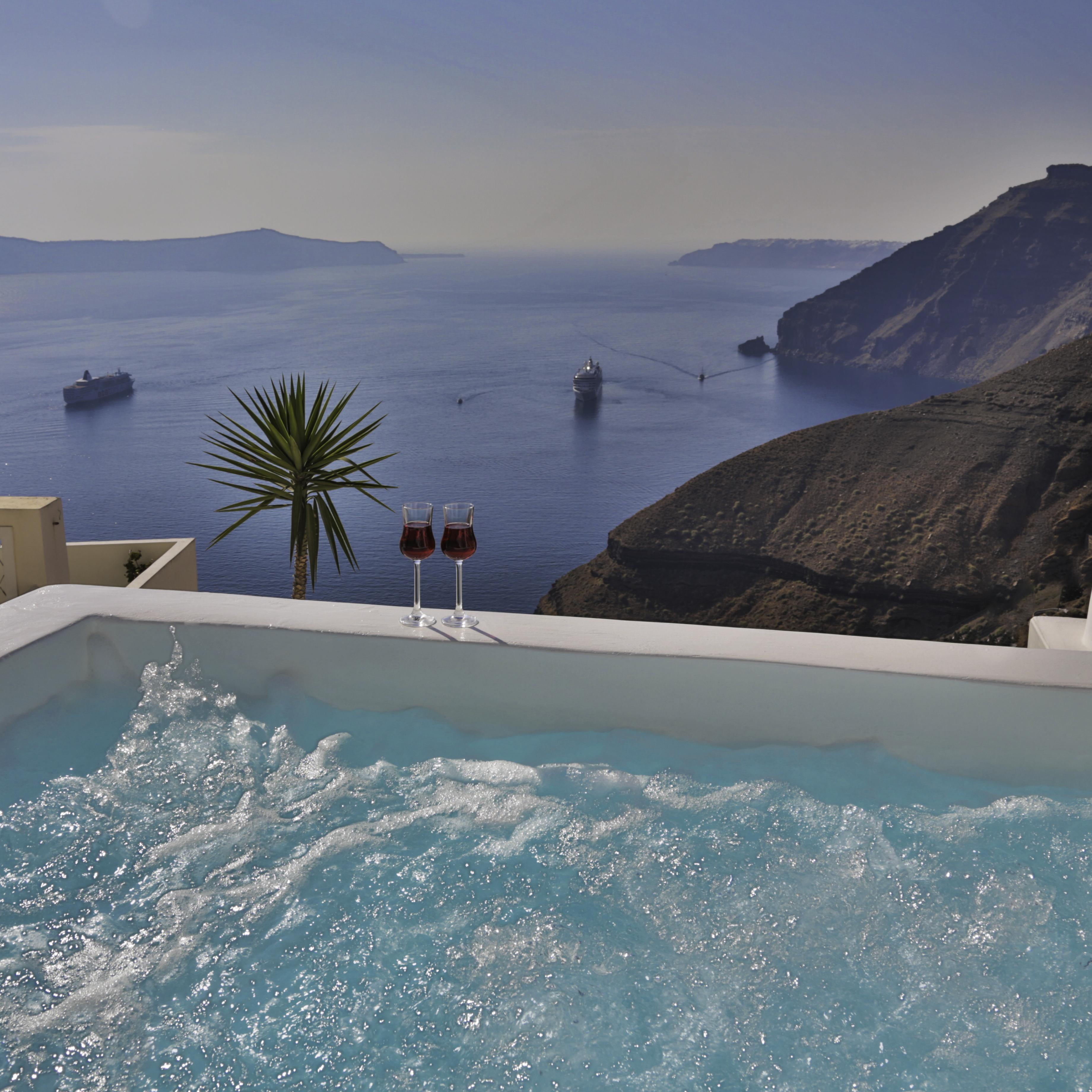 Trieris Villa & Suites Фира Екстериор снимка