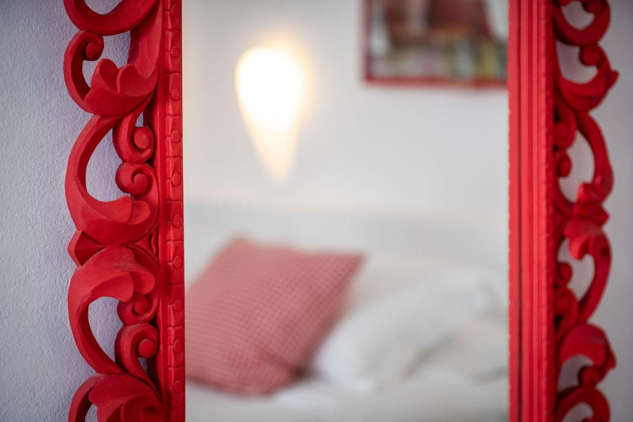 Trieris Villa & Suites Фира Екстериор снимка