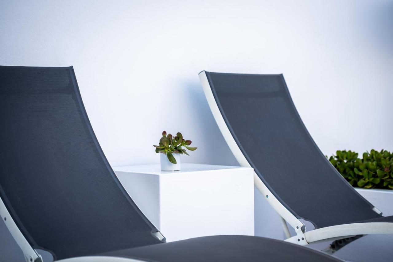 Trieris Villa & Suites Фира Екстериор снимка