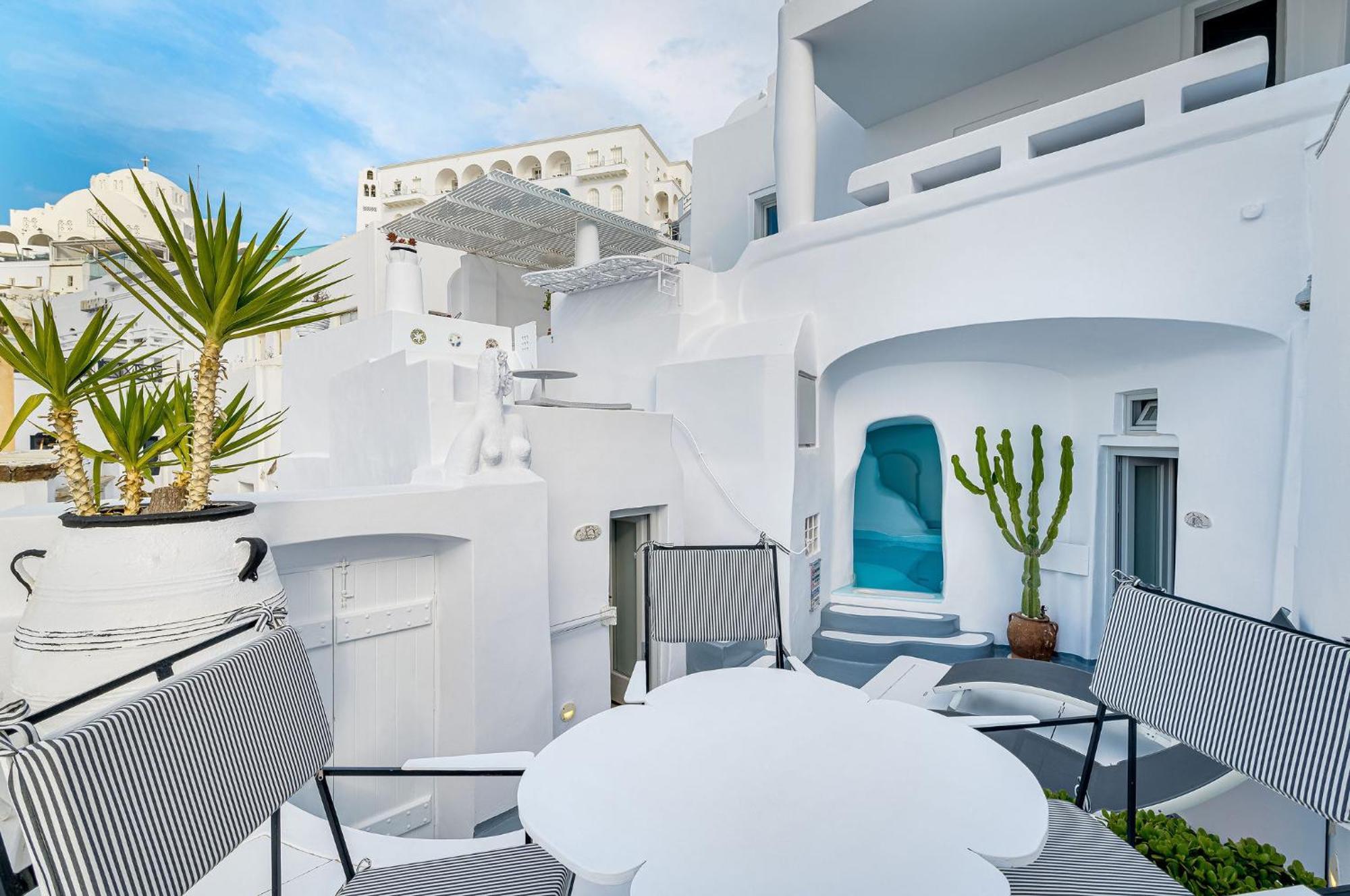 Trieris Villa & Suites Фира Екстериор снимка