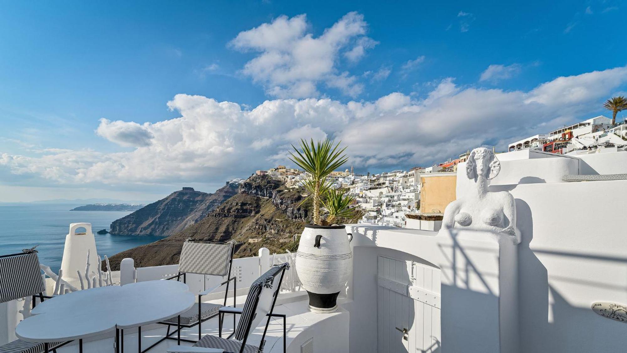 Trieris Villa & Suites Фира Екстериор снимка