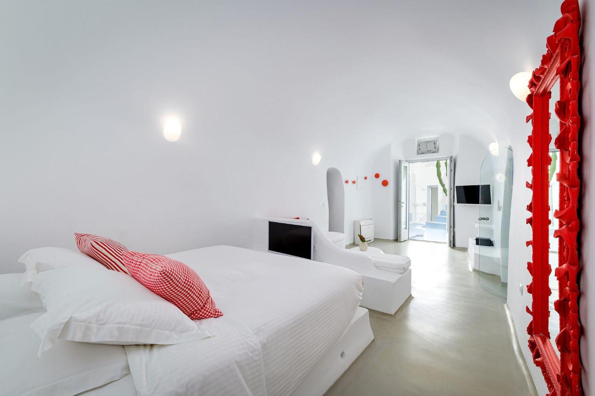 Trieris Villa & Suites Фира Екстериор снимка