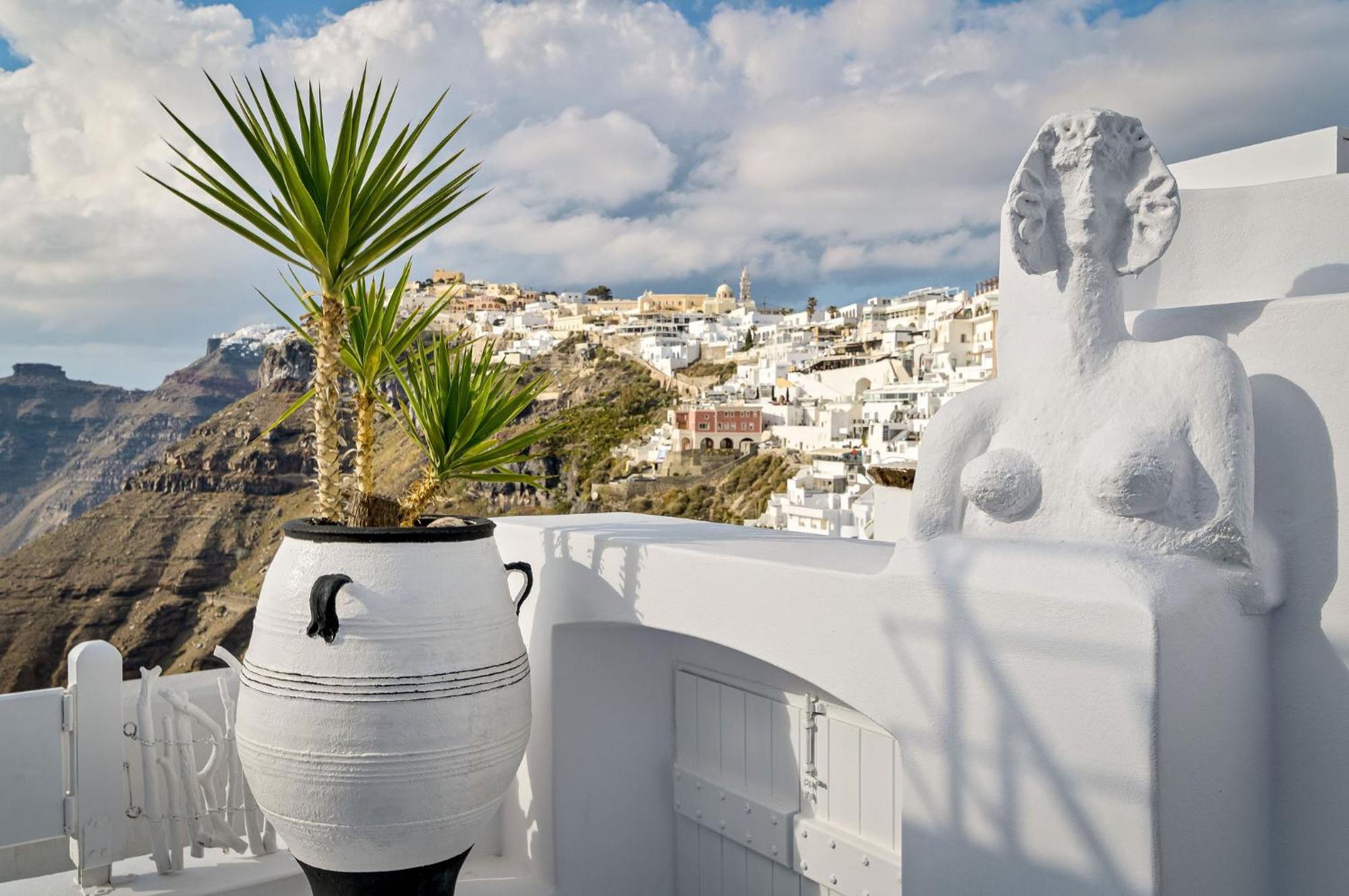 Trieris Villa & Suites Фира Екстериор снимка