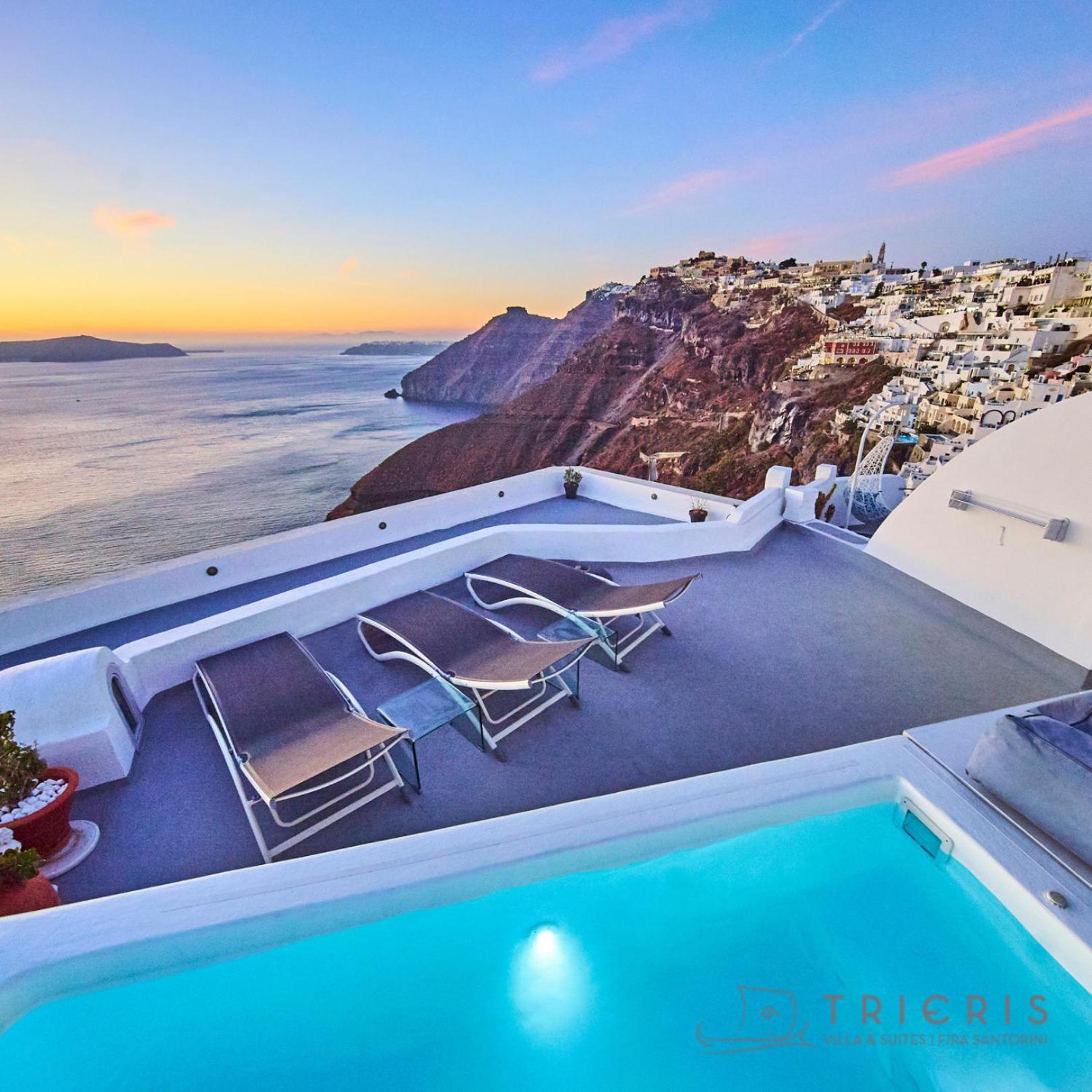 Trieris Villa & Suites Фира Екстериор снимка