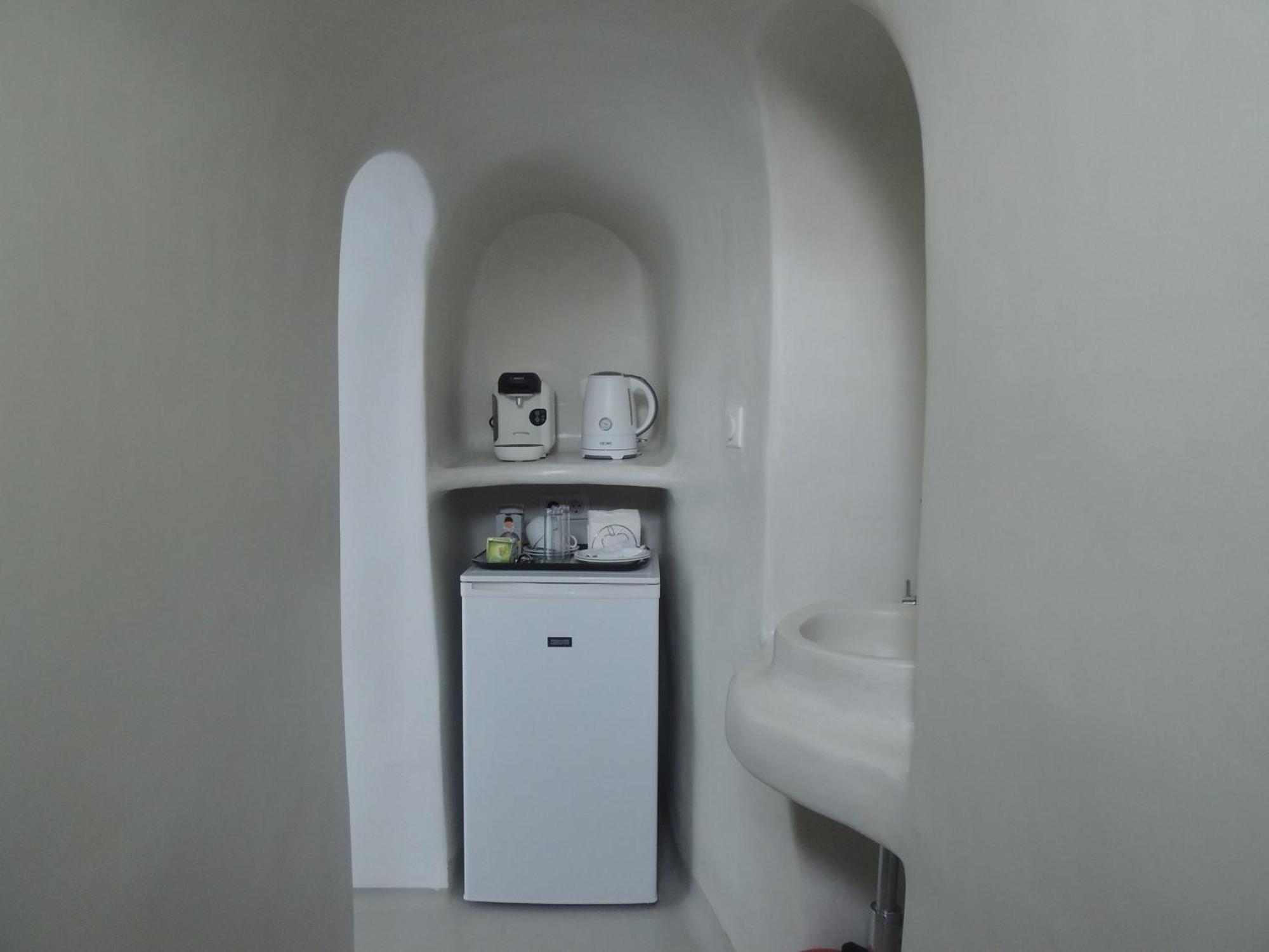 Trieris Villa & Suites Фира Екстериор снимка