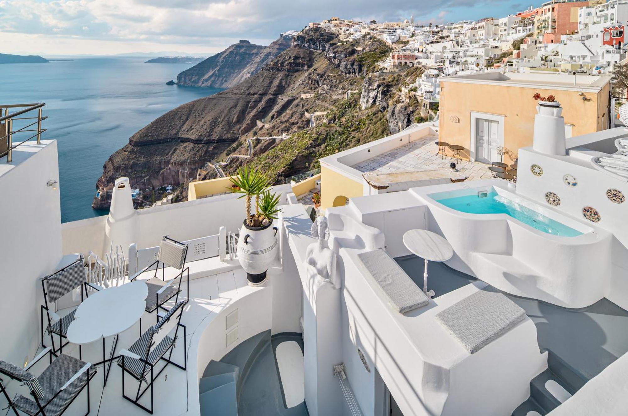 Trieris Villa & Suites Фира Екстериор снимка