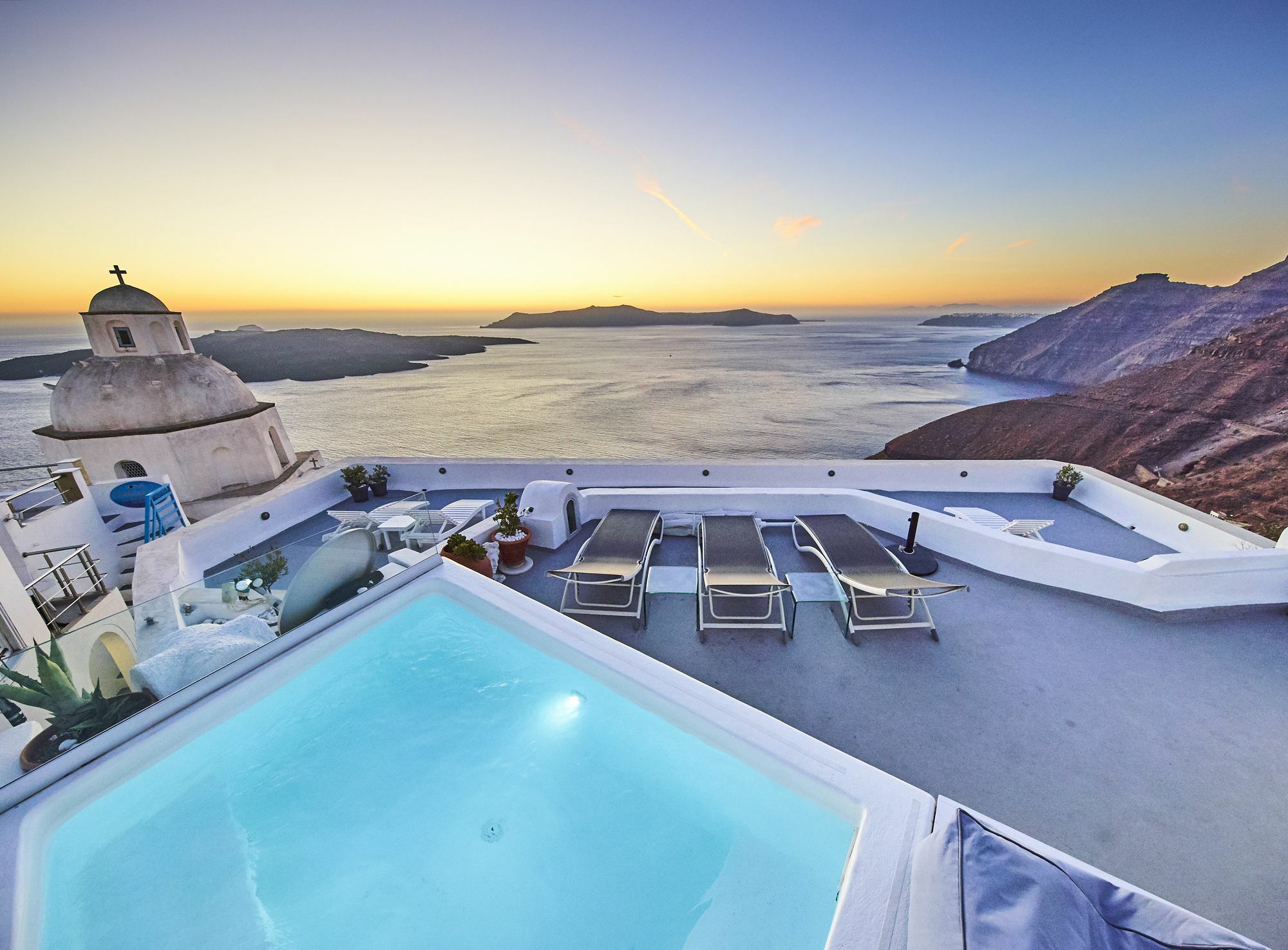 Trieris Villa & Suites Фира Екстериор снимка