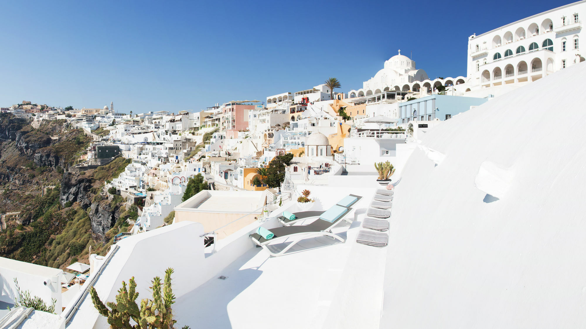 Trieris Villa & Suites Фира Екстериор снимка